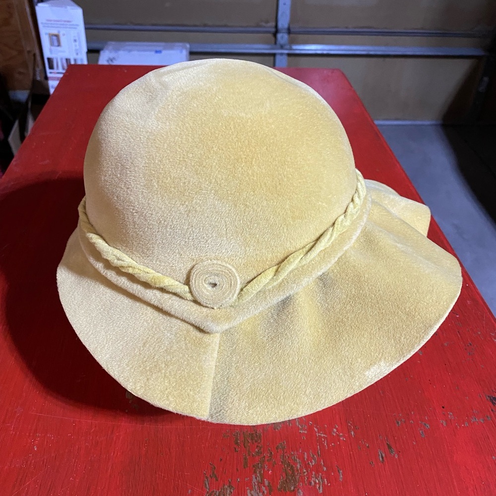 Borsalino vintage yellow ladies hat. Classic!